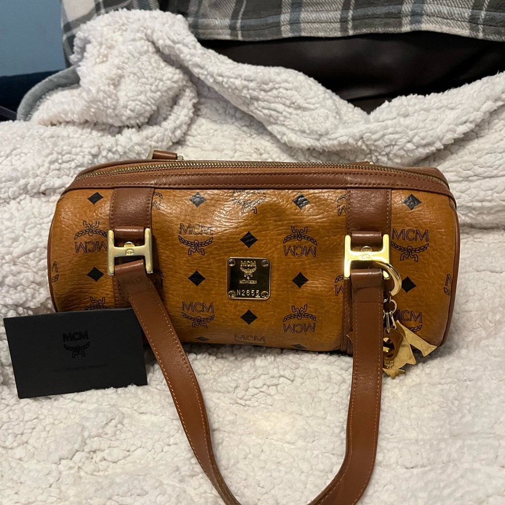 MCM Hand barrel bag nice medium size bag in excellent shape no smells or stains